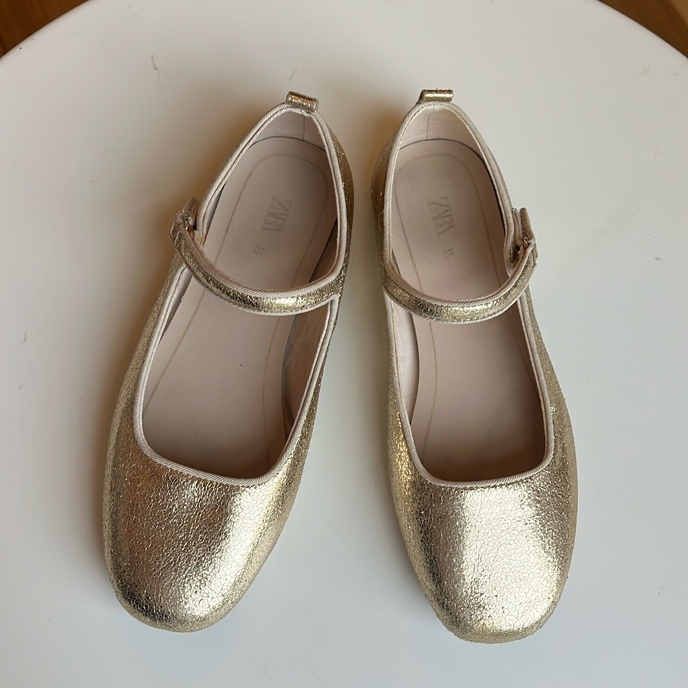 ZARA Maryjane gold lame. Size 35 holiday